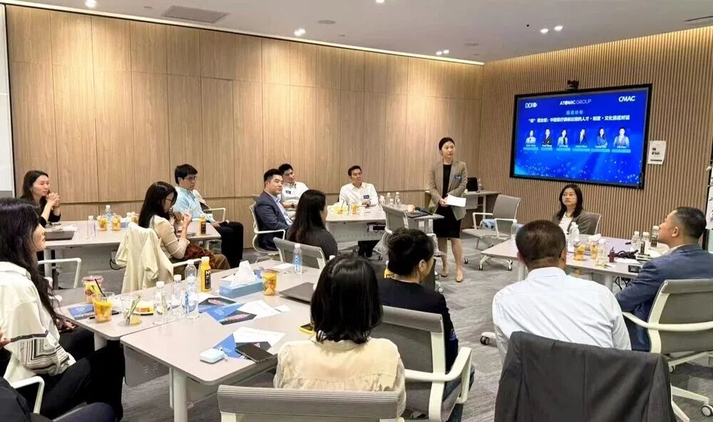 圆桌讨论环节，各位嘉宾从多维度展开深入交流。.jpg